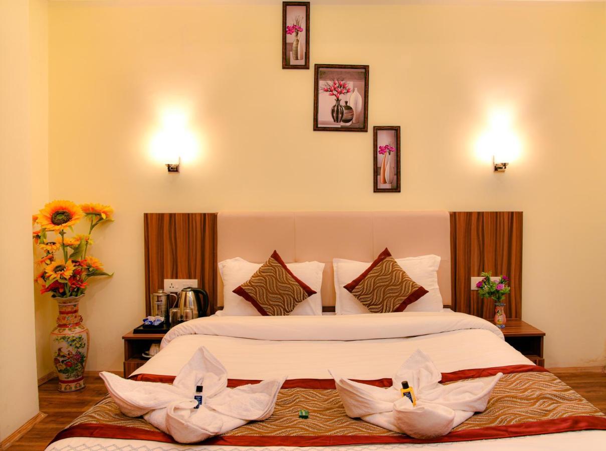 Rufina Palm Bliss Hotel Pelling Bagian luar foto